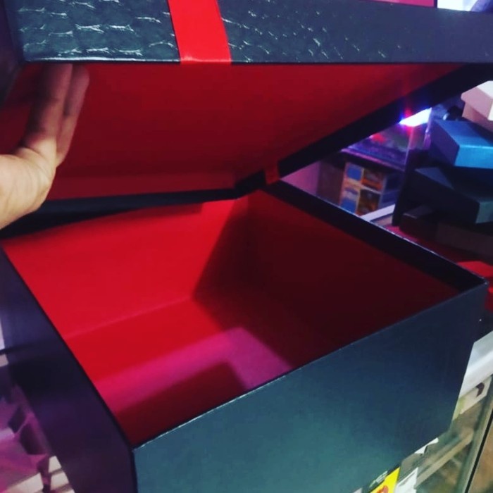 

⭐BISA COD⭐ kotak kado/giftbox exclusive/40x40x20/crocodile berpita