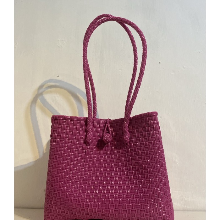 

⭐BISA COD⭐ Tas anyaman plastik magenta in medium size (long handle) 30x15x26