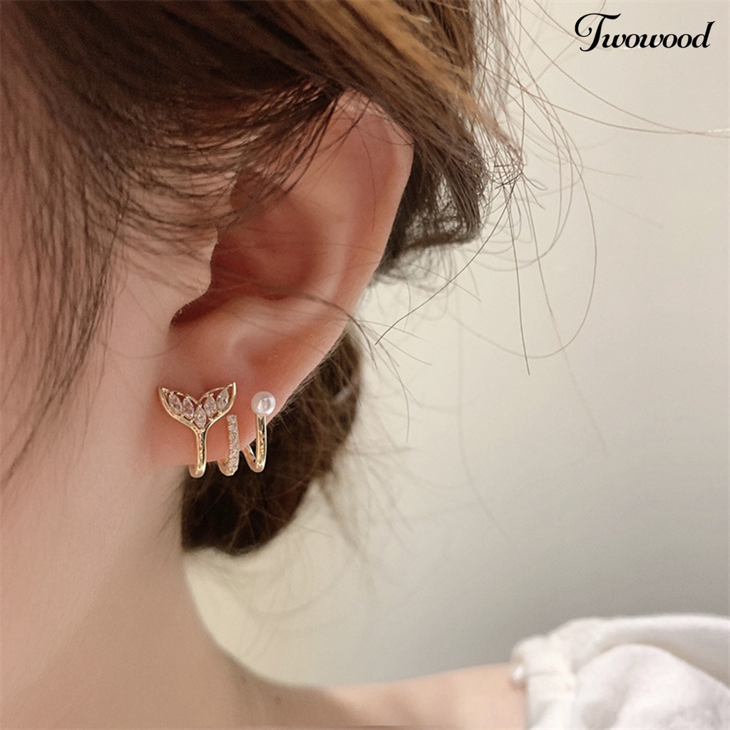 Twowood 1pasang Manset Telinga Non-Piercing 3cakar Gloss Tinggi Mutiara Imitasi Fishtail Desain Fashion Perhiasan Sparkling Cubic Zirconia Cartilage Earrings Untuk Perjamuan