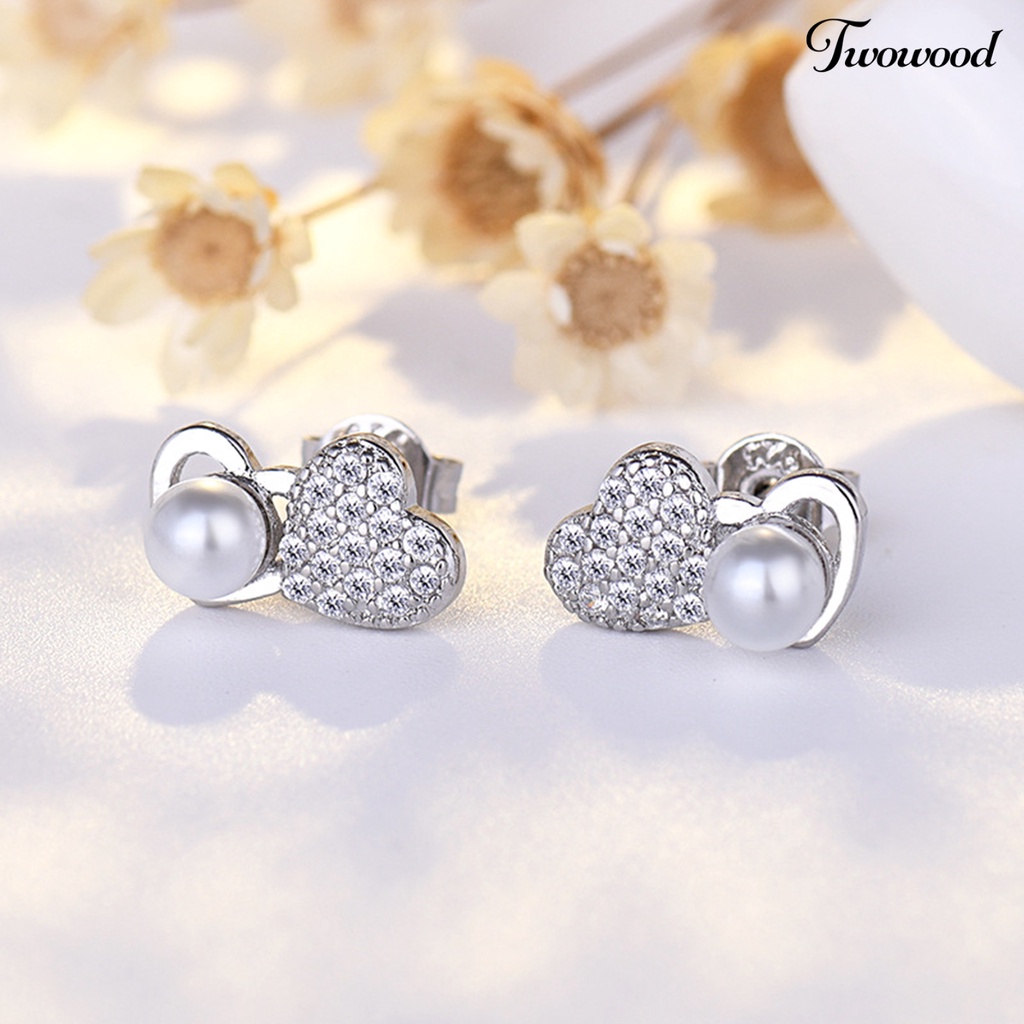 Twowood 1pasang Ear Studs Vintage Elegan Berongga Keluar Berbentuk Hati Shiny Cubic Zirconia Dress Up Hadiah Wanita Mutiara Imitasi Stud Earrings Perhiasan Pesta Untuk Pakaian Sehari-Hari