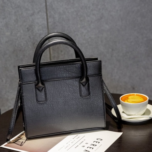 Tas Selempang Stradi Import / Tas selempang Wanita / Slingbag Women Fashion