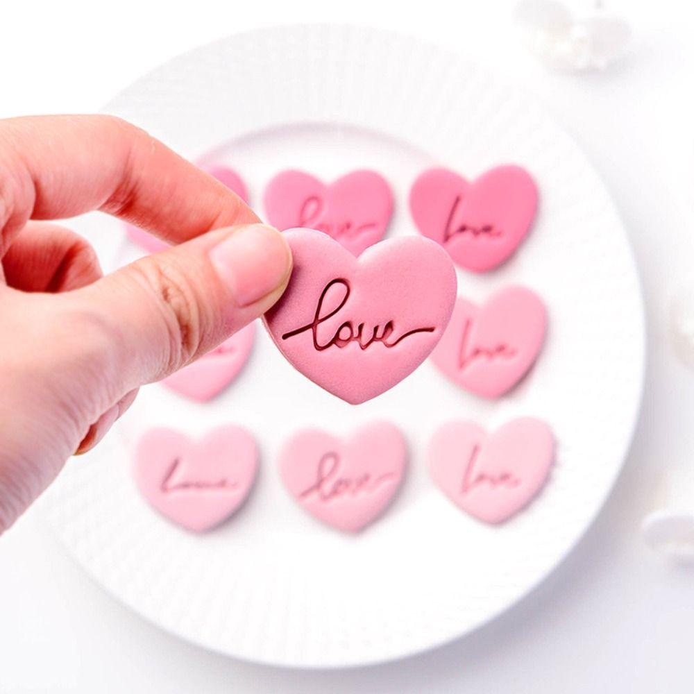 [Elegan] Cookie Cutter Pesta Hari Valentine DIY Alat Kue Plastik Dekorasi Kue Stempel Embos