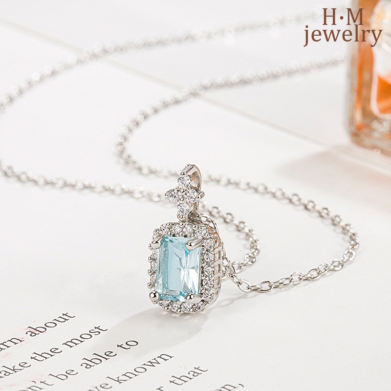 Berlian Imitasi Kalung Kristal Topaz Aquamarine Cahaya Mewah Temperamen Canggih Rasa Ornamen