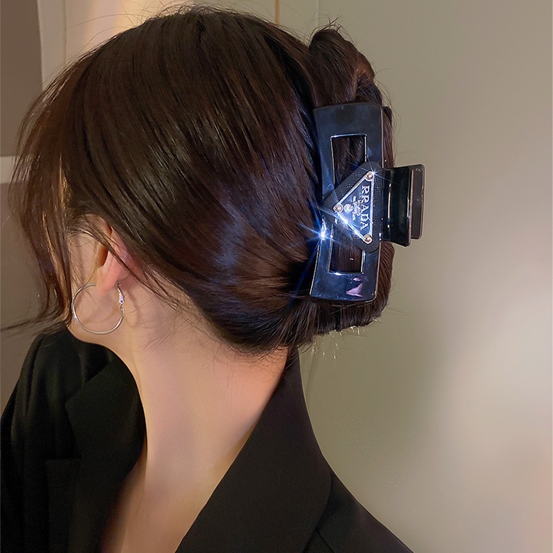 Huruf Segitiga Ambil Centang Hiu Klip