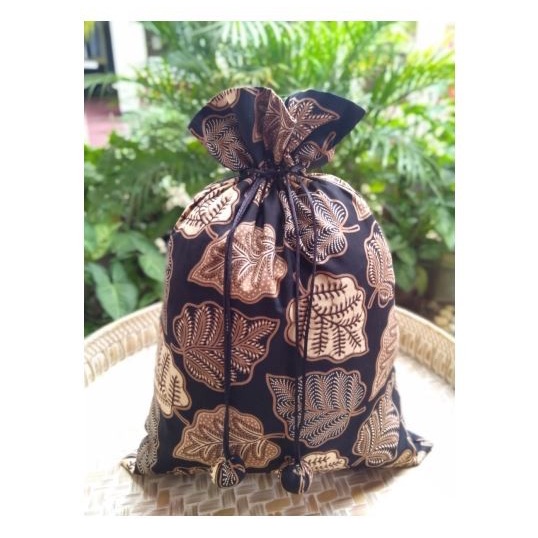 

⭐BISA COD⭐ Gift Bag Medium Batik-Black-Wisma Cheshire - Motif 39