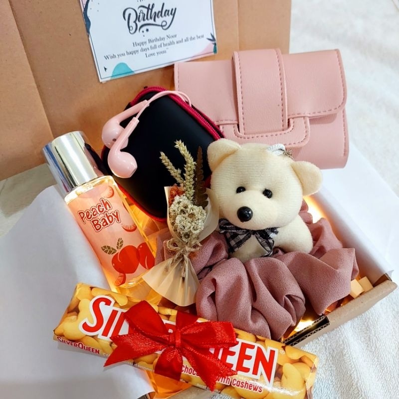 Giftbox cewek kado ulang tahun anniversary wisuda parfum haedset earphone dompet free ucapan dan pita