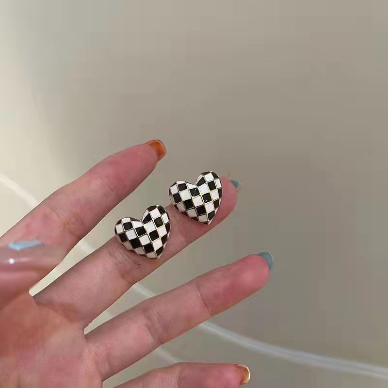 Checkerboard Cinta Hati Anting Korea Kecil Dongeng Manis Anting Gaya Mori ins Gaya Anting Perempuan Gaya Baru