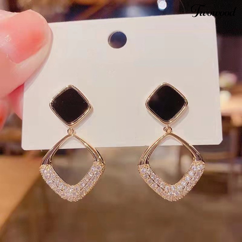 Twowood 1pasang Drop Anting Geometris Berongga Keluar Mengkilap Berlian Imitasi Bertatahkan Berkilau Berdandan Hadiah Ulang Tahun Wanita Belah Ketupat Liontin Anting Perhiasan Aksesori Fashion