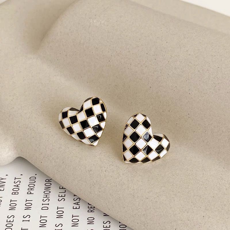 Checkerboard Cinta Hati Anting Korea Kecil Dongeng Manis Anting Gaya Mori ins Gaya Anting Perempuan Gaya Baru