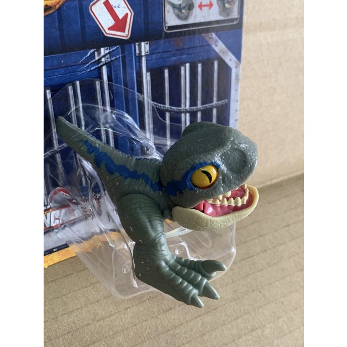 Jurassic World Dominion Velociraptor Blue Uncaged Pops Up