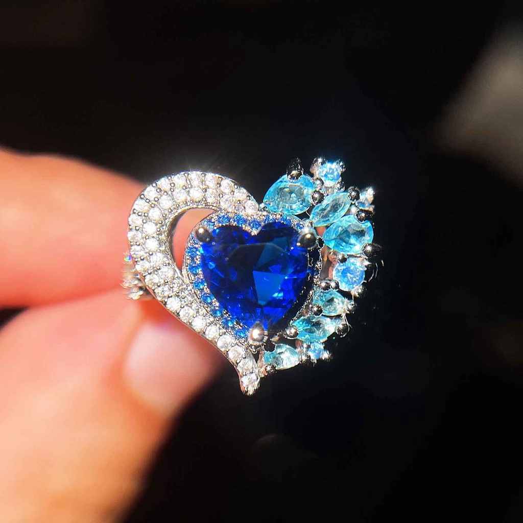 Goldkingdom Aksesoris Perhiasan Fashion Ready Stock High-end Simulasi Biru Tua Tanzanite Berwarna Permata Cincin Terbuka Berbentuk Cinta Penuh Berlian Perempuan Cincin.