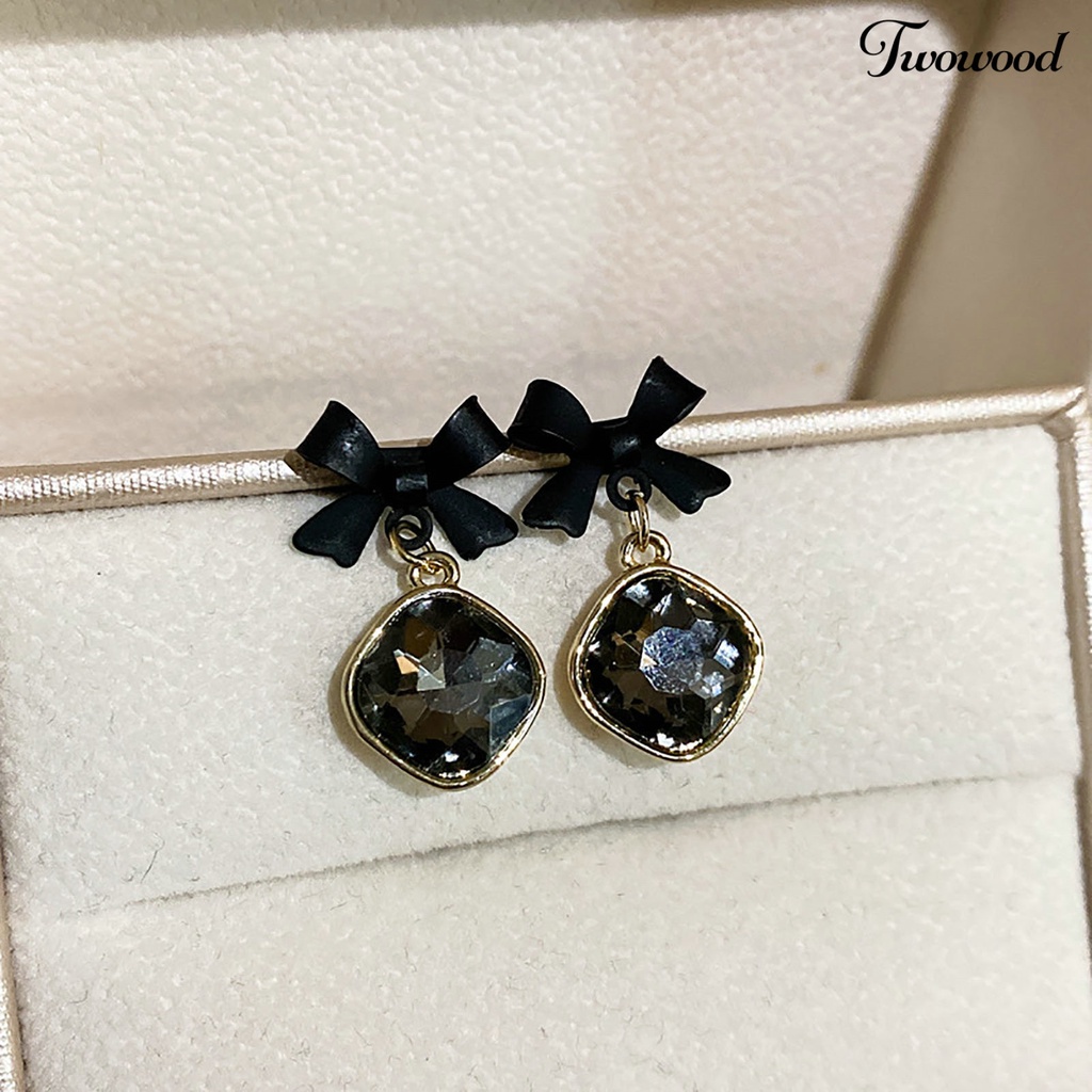 Twowood 1pasang Anting Menjuntai Bentuk Geometris Tindik Mengkilap Tahan Aus Niche Berdandan Nikel Gratis Busur Hitam Kristal Imitasi Liontin Anting Perhiasan Aksesori