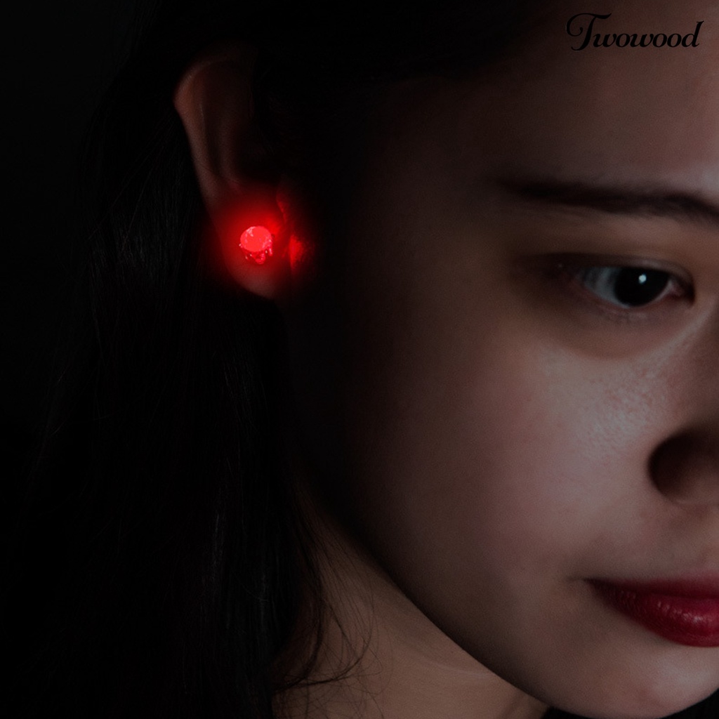 Twowood 1Pc Ear Stud Berkedip Eye-catching Transparansi Tinggi Buatan Tangan Kristal Imitasi Hias Portable LED Wanita Stud Earring Aksesoris Wanita