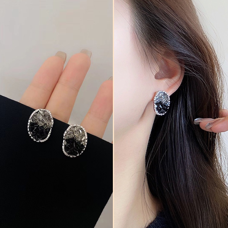 Versi Korea High-end Logam Tidak Teratur Kristal Zirkon Gaya Anting Wanita