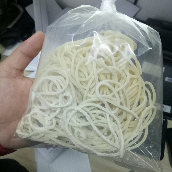 

Mie mentah 1kg disiapkan setelah ada pesanan