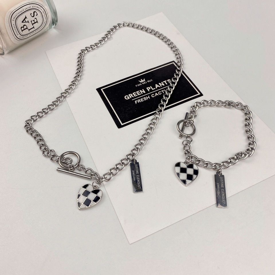 Baru Checkerboard Kalung Cinta Liontin Gelang Set Trendi Keren Panas Gadis Sweater Rantai Sweater Rantai Perubahan Suhu Kalung Wanita