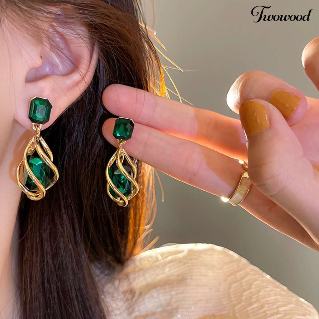 Twowood 1pasang Anting Stud Berbentuk Persegi Berlian Imitasi Gaya Vintage Liontin Berongga Hiasan Telinga Tahan Luntur Fashion Faux Emerald Crystal Menjuntai Earrings Untuk Pesta