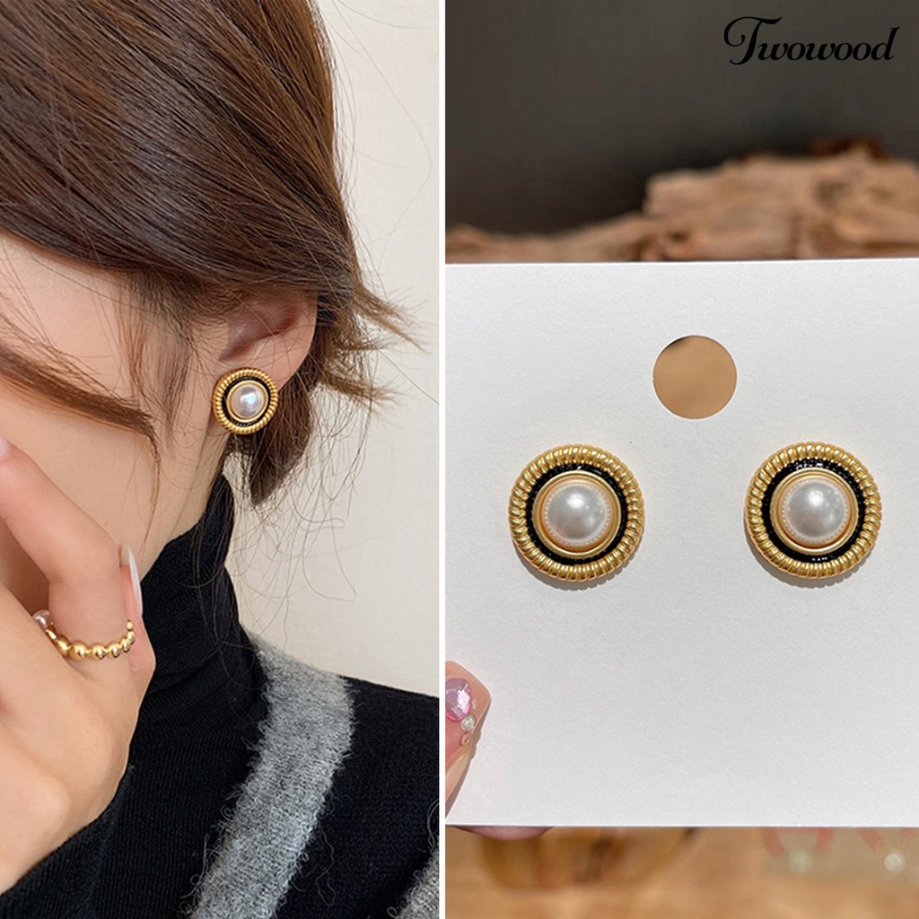 Twowood 1pasang Ear Studs Vintage Elegan Temperamen Putaran Cahaya Mewah Hias Hadiah Wanita Mutiara Imitasi Stud Earrings Perhiasan Aksesoris Populer