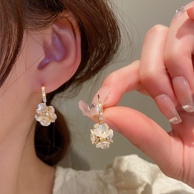 Anting Zirkon Bunga Bulat Temperamen Elegan lady Korea