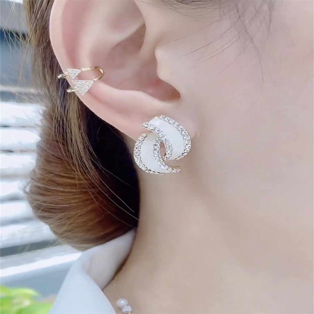 Desain Niche Indah Berlian Geometris Anting Tahun Baru Trendi Cahaya Mewah High-End Anting Gaya Keren