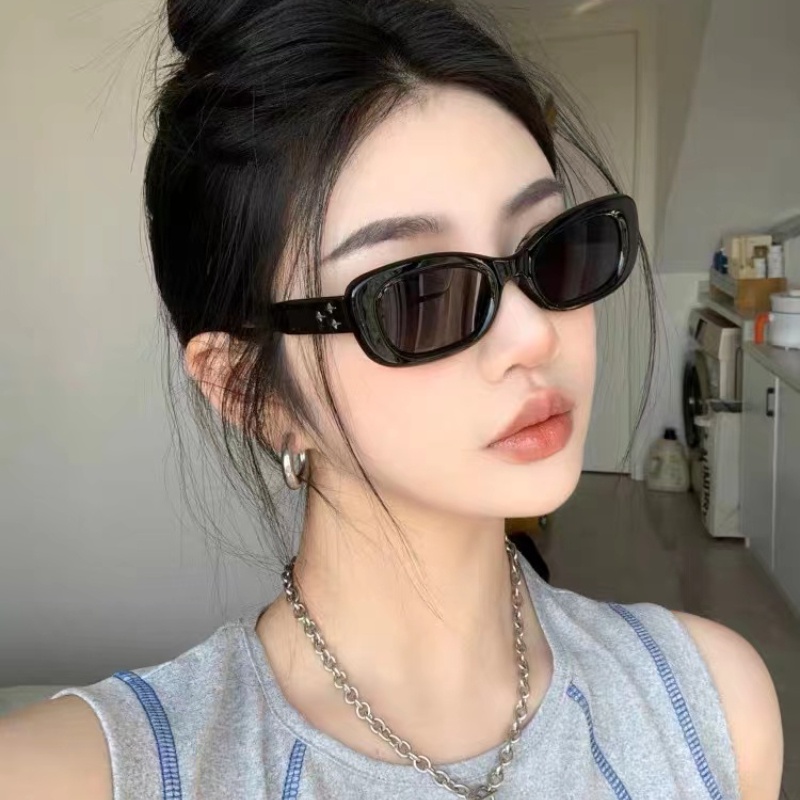 (YUZHU) Y2k Gaya Korea Fashion Bingkai Kecil Tiga Bintang Kacamata Hitam Vintage Fashion Design High End Sense Sunglasses Women