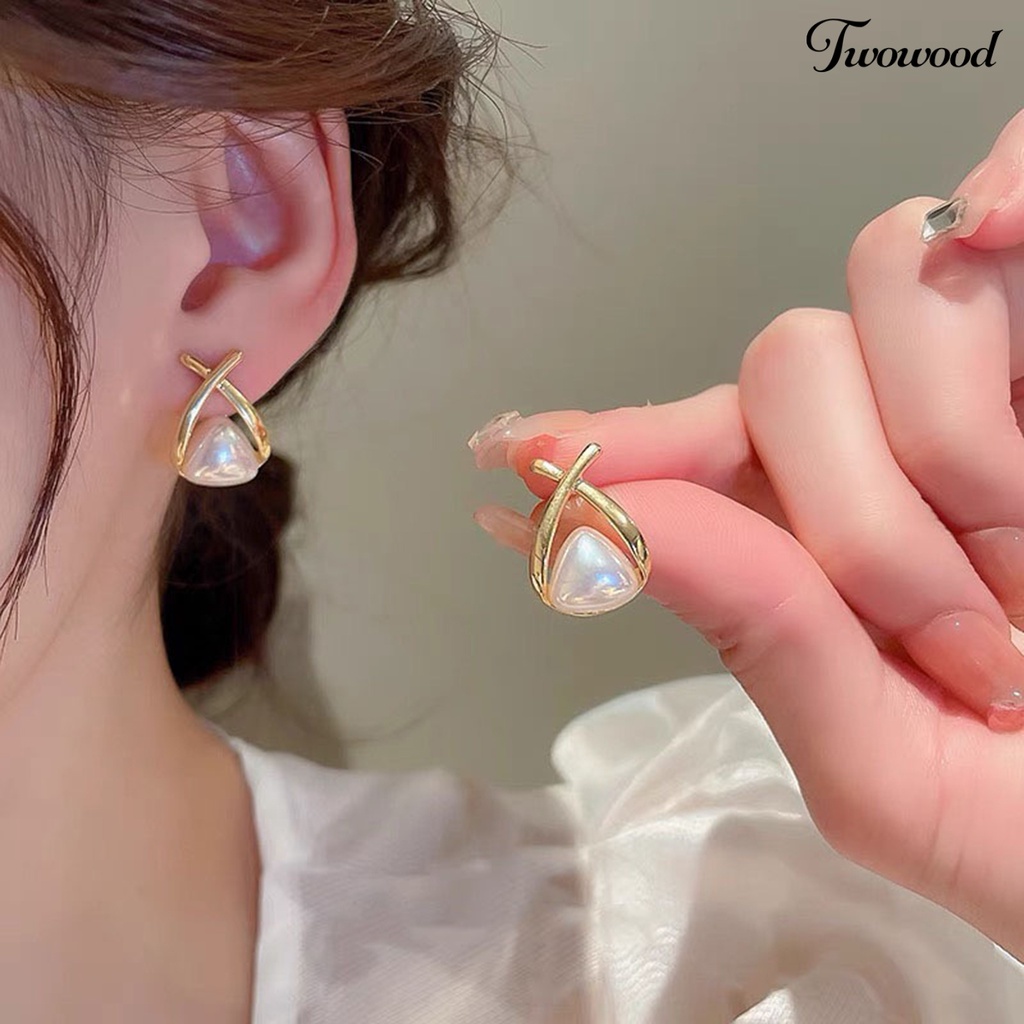 Twowood 1pasang Anting Stud Geometris Segitiga Gaya Korea Temperamen Mutiara Imitasi Ear Studs Perhiasan Aksesori