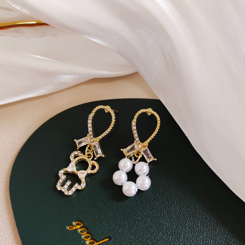 S925 Perak Jarum Korea High-End Kepribadian Asimetris Mutiara Beruang Anting Earrings Wanita