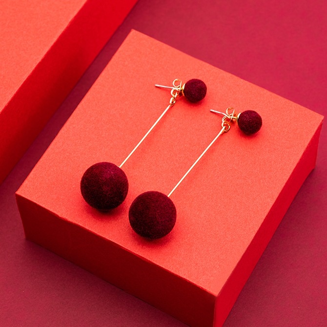 Anting Bola Mewah Panjang Temperamen Korea Perempuan Anting Rumbai Merah Sederhana Anting High-End