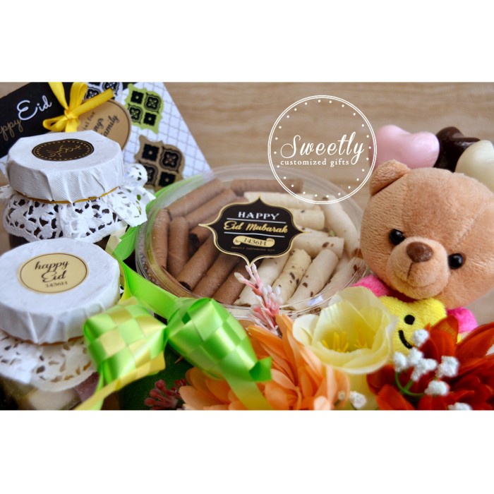 

Terlaris ✨ -Parcel Lebaran Kado Kurma Kue Kering Coklat Boneka Unik - Paket S+- 2.2.23