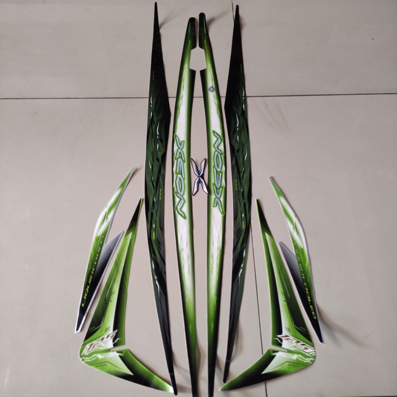 Striping Stiker Stiker sticker lis body yamaha xeon karbu lama 125 2009 2010 hitam hijau