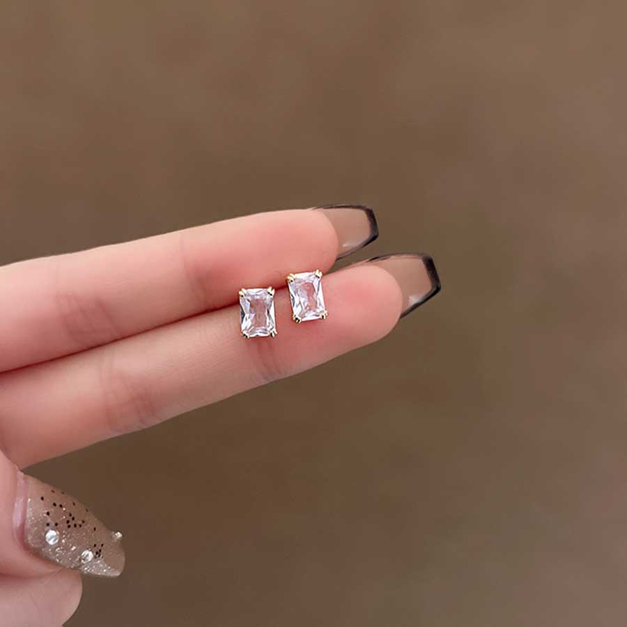 Korea Sederhana Persegi Panjang Kristal Zirkon Emas Baja Titanium Elegan Wanita Fashion Perhiasan Stud Earrings