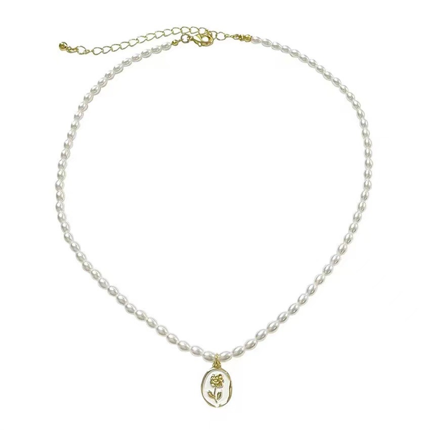 Kalung Mutiara Liontin Mawar Emas Lembut Perempuan Desain Niche Prancis Rantai Klavikula