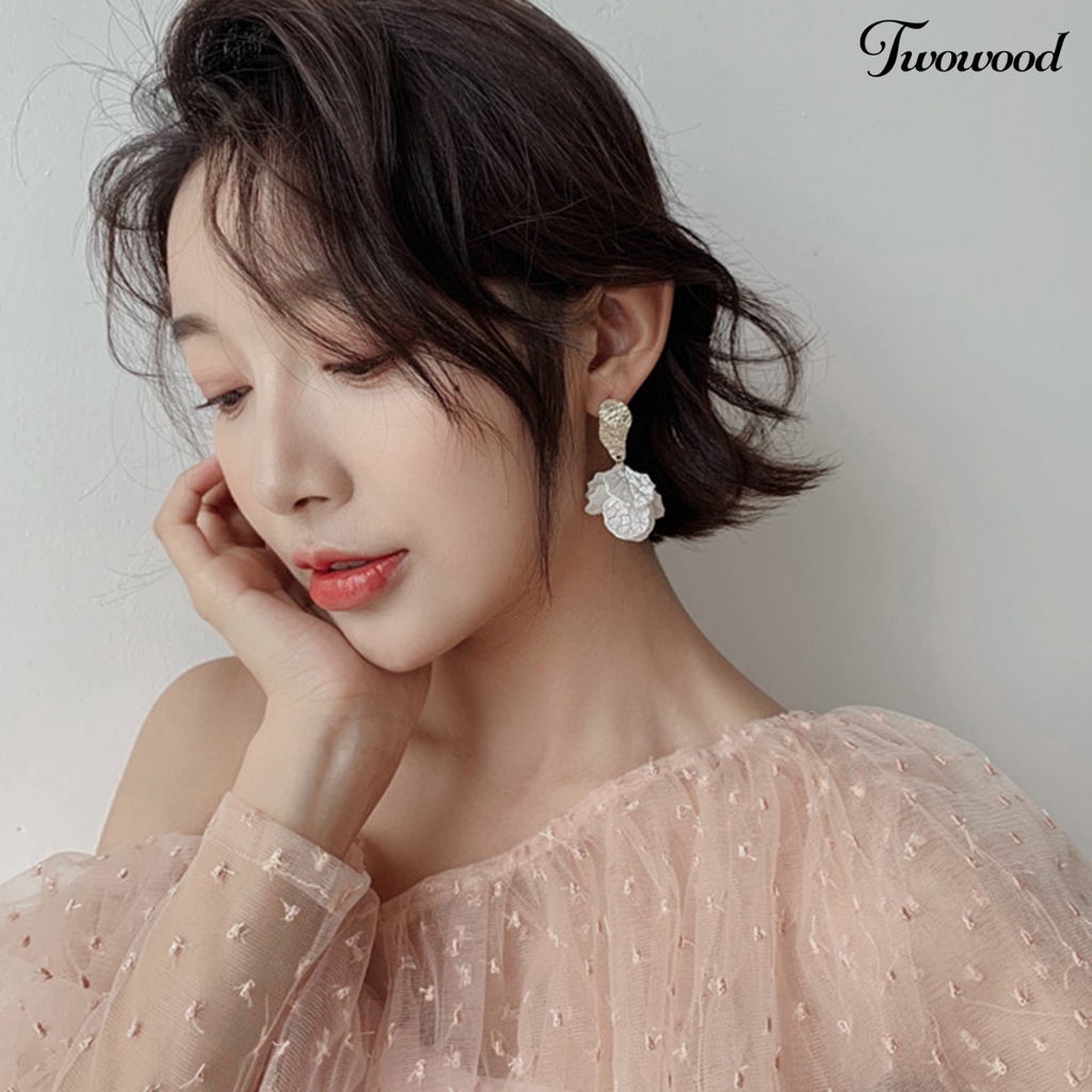 Twowood 1pasang Drop Earrings Kepribadian Hadiah Ulang Tahun Gaya Korea Temperamen Shell Putih Kelopak Bunga Stud Earrings Perhiasan Aksesori