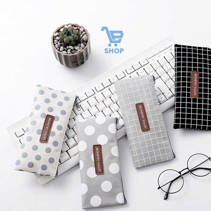 

Tempat Pensil Motif Polkadot and Gridlines Multifungsi dengan reseleting GEOMETRY VALLEY alat tulis LPS