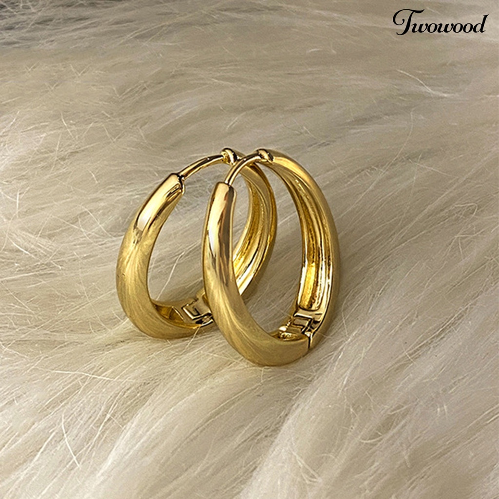Twowood 1pasang Anting Hoop Temperamen Besar Geometris Hadiah Emas Gaya Retro Wanita Oval Anting Perhiasan Fashion