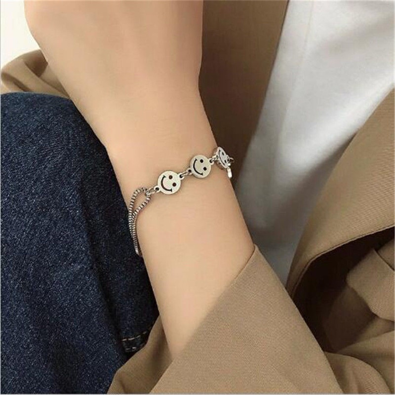 Gelang Couple Bahan Titanium Steel Bergaya Dengan Desain Wajah Tersenyum