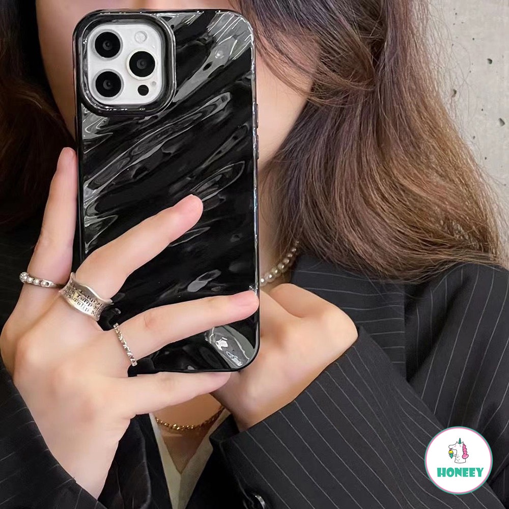 IPHONE Ins Style Casing Ponsel Lipit Hitam Kompatibel Untuk Iphone11 12 13 14 Promax X Xs Max Xr Casing TPU Lembut Samping Shockproof Minimalis