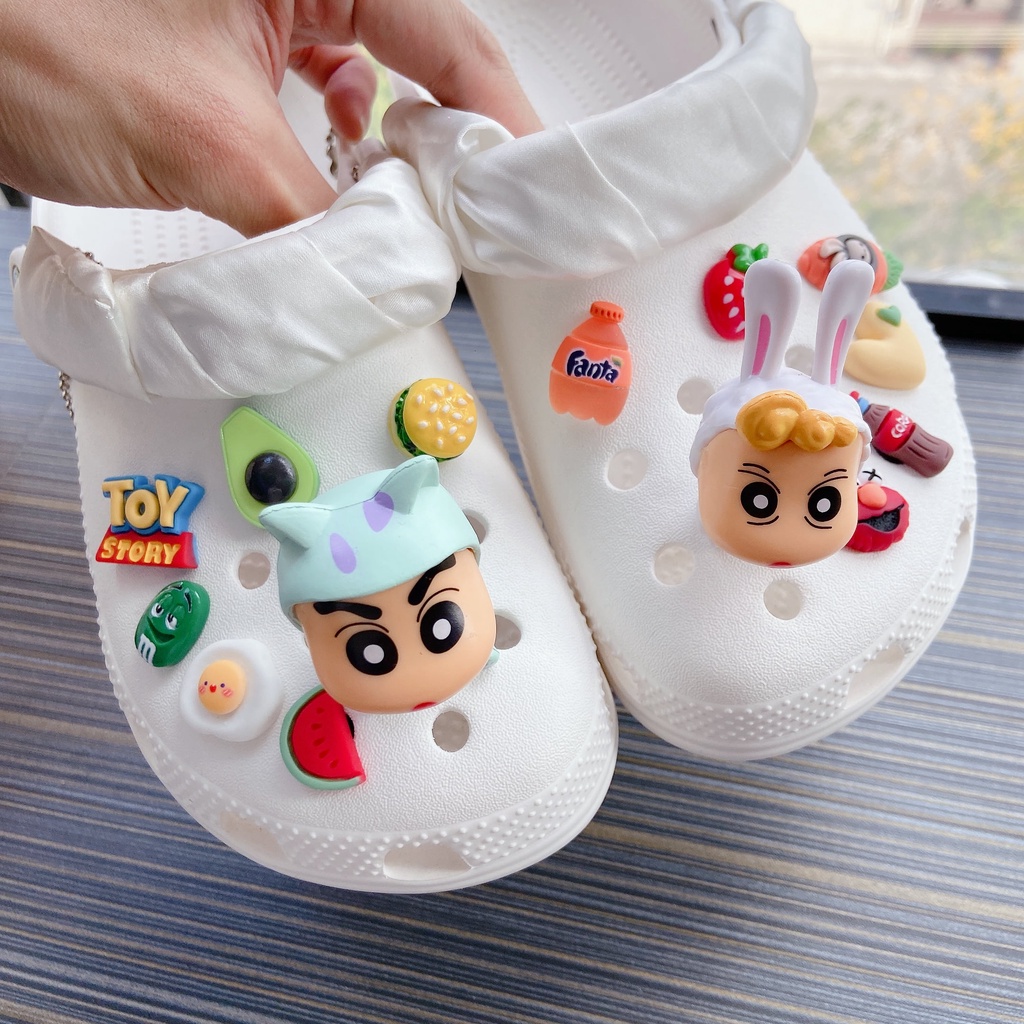 @shinydiy Crayon Shin-chan Crocs Jibbitz Set Stiker Crocs Charm Lucu DIY Aksesoris Gesper Sepatu Kompatibel Dengan Crocs Jibbitz | asesoris wanita｜crocs jibbitz