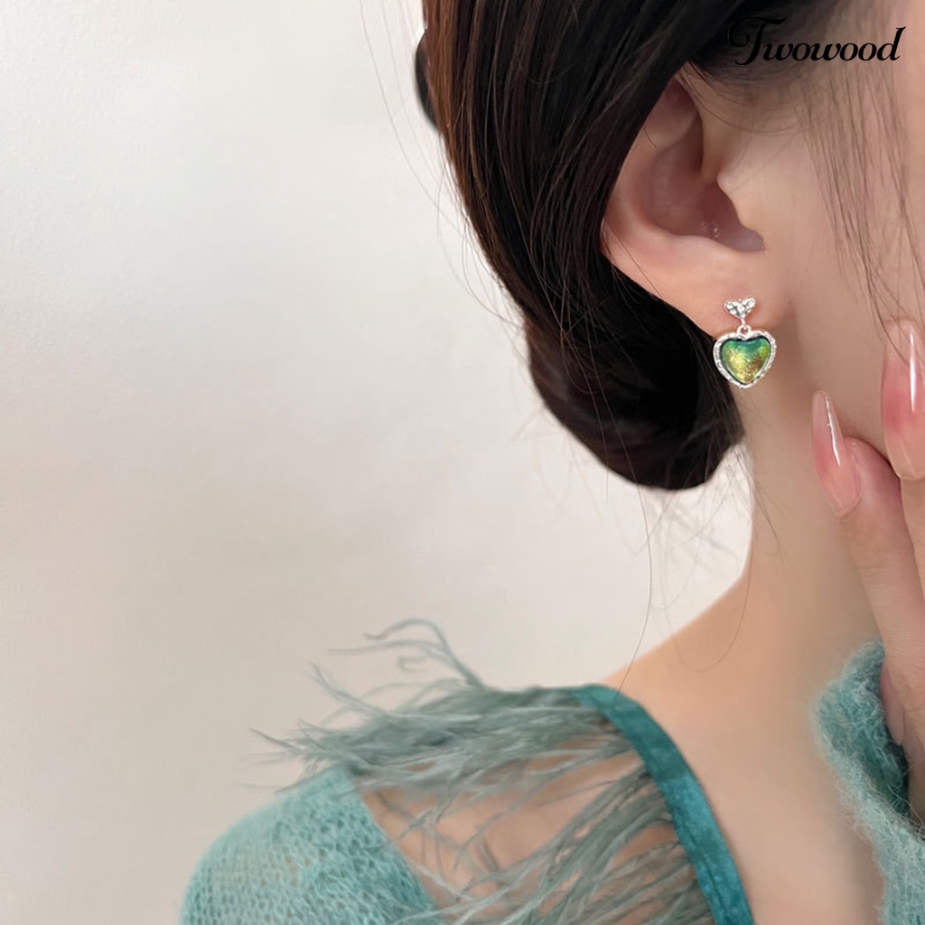 Twowood 1pasang Anting Wanita Shiny Eye-catching Geometris Pengerjaan Halus Menawan Dekorasi Hypoallergenic Bentuk Hati Liontin Anting Perhiasan Aksesori