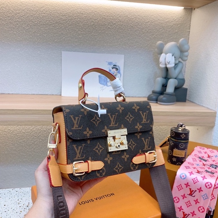 Louis Vuitton Women's Handy Messenger Bag