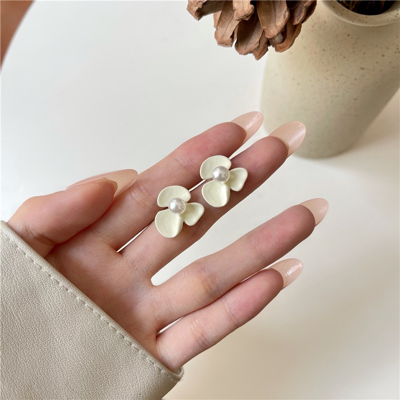 Roselife Korea Retro Putih Mutiara Bunga Stud Anting Untuk Wanita Gadis Vintage Bunga Earring Hypoallergenic Telinga Perhiasan Aksesoris