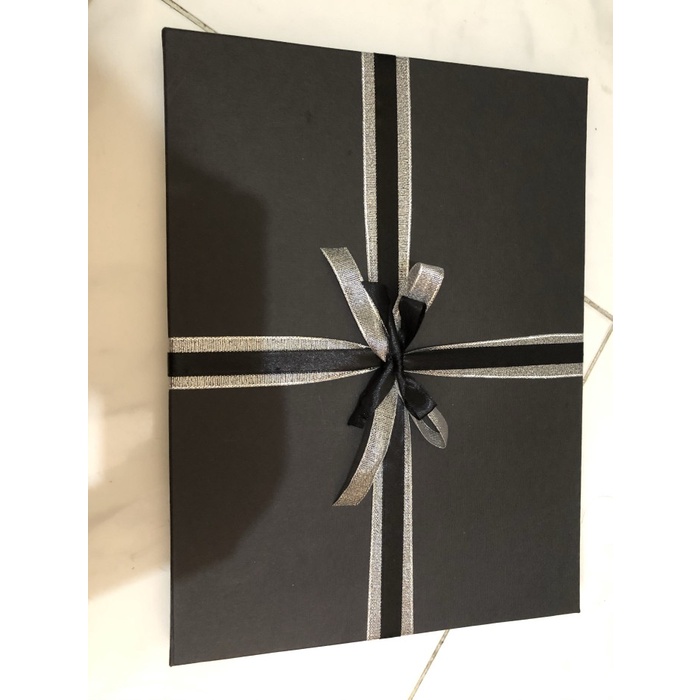 

⭐BISA COD⭐ Kotak kado hitam 30 x 15 x 9 cm