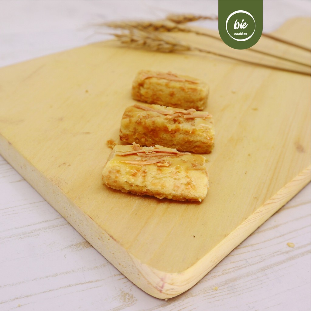 

MURAH MERIAH Kue Kering Kastangel Edam Family Size