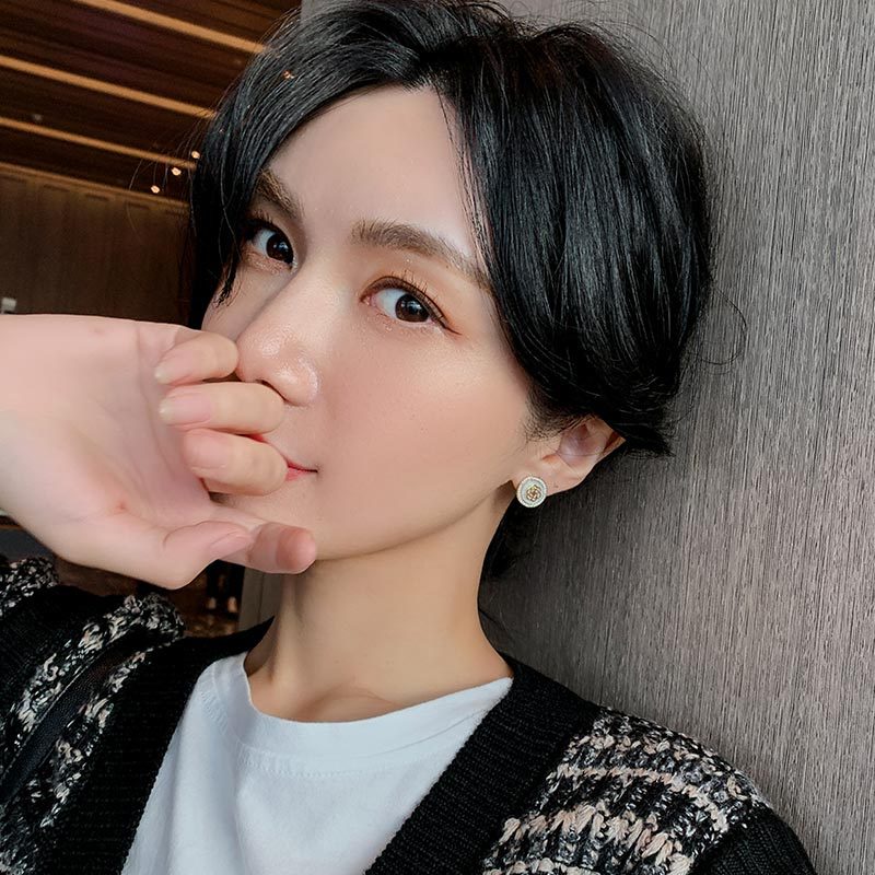 Korean Korea Gaya Chanel Berongga Temperamen Mawar Influencer Elegan High-End Flash Berlian Gaya Keren Unik Anting Earrings Wanita