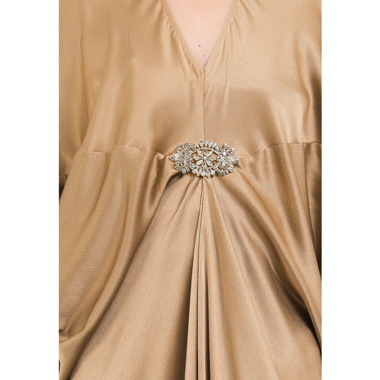 ICONS TEXTURED SILK PENGUIN SLEEVE CAFTAN WITH DIAMOND BROOCH TNIC0665BB