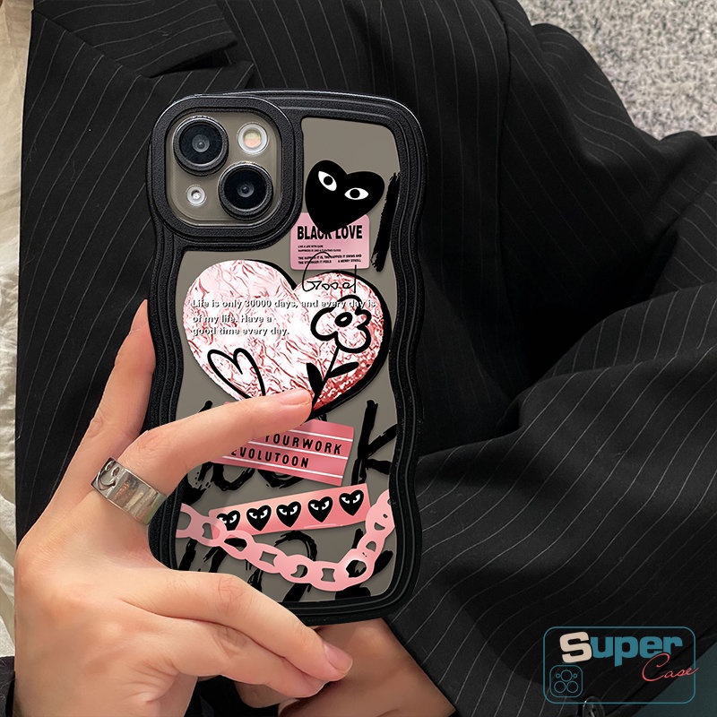 Casing Ponsel Label Keren Merek Trendi Kompatibel Untuk iPhone X XR 7 8 6s 6 Plus13 14 11 12 Pro Max 7Plus XS Max SE 2020 Fashion Comme des Garcons Label Bunga Tepi Bergelombang Lembut Tpu Cover