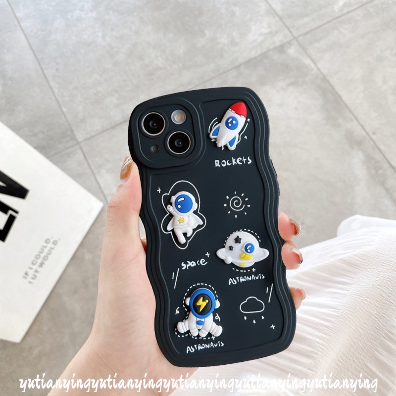 Kartun Lucu Boneka 3D Astronot Casing Luar Angkasa Realme C12 C15 56i C21Y C33 C11 C25 C30 C35 C25Y C25s 10 9i 8 8i 7i 5i 7 5s C20 8Pro C20A 9Pro+9c3 C17 Lembut Bergelombang Tepi Hitam Case