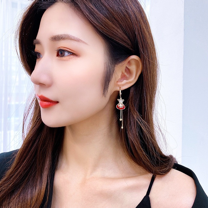 Korea Dongdaemun Kristal Merah Beruntung Tas Rumbai Anting Panjang Kepribadian Temperamen Perempuan High-End Atmosfer Anting