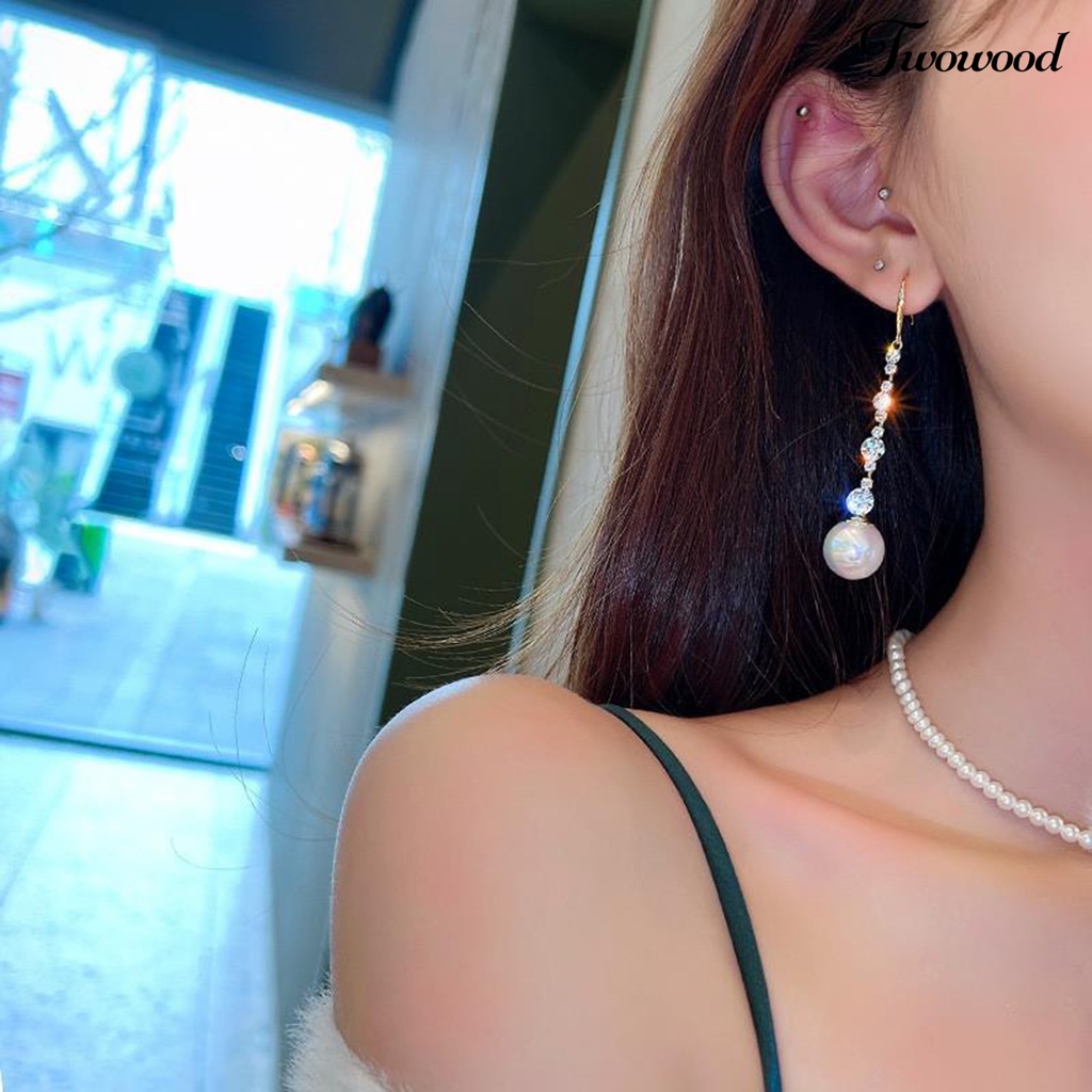 Twowood 1pasang Anting Menjuntai Berlian Imitasi Hias Mutiara Imitasi High Gloss Poles Geometris Berdandan Aksesori Anting Panjang Kait Drop Earrings Untuk Tanggal