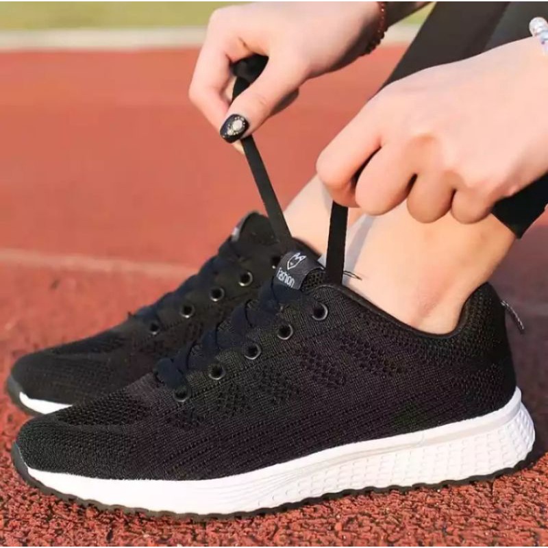 Sepatu Sneakers Wanita Untuk Olahraga Lari Jogging Sekolah Kerja Hitam Putih Polos Tali Casual - Cladiva FSH157